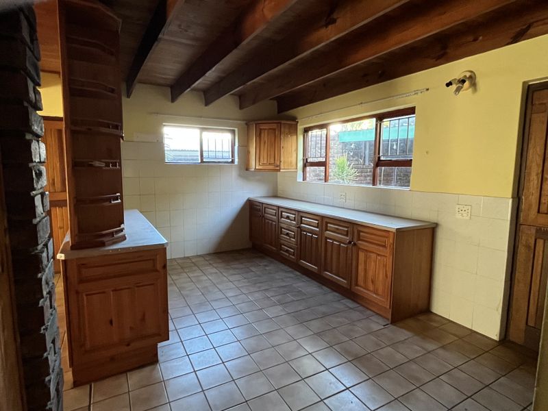 Spacious family home - Photo 6