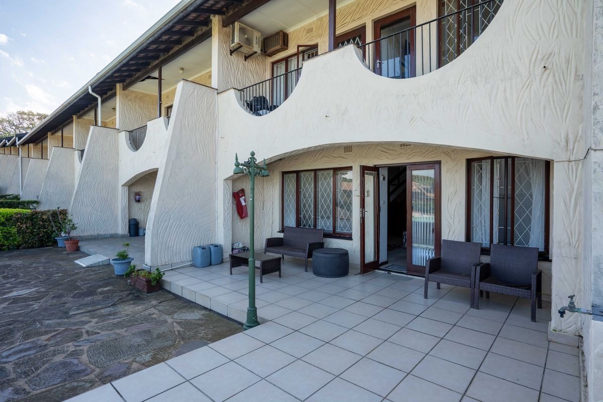 Secure complex and sea view - Photo 3
