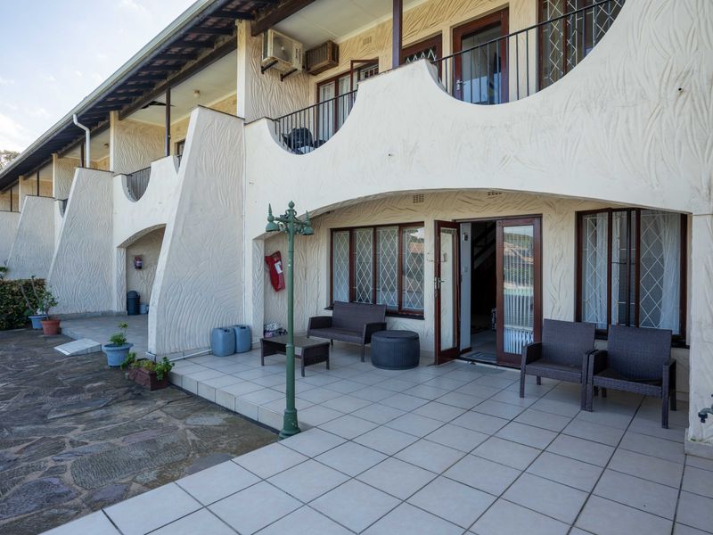 Secure complex and sea view - Photo 3