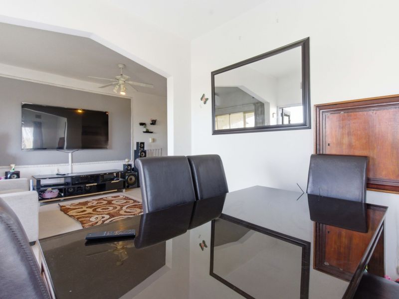 Secure complex and sea view - Photo 6