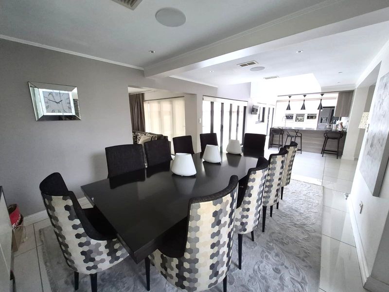 Sophisticated Estate Living! - Photo 9