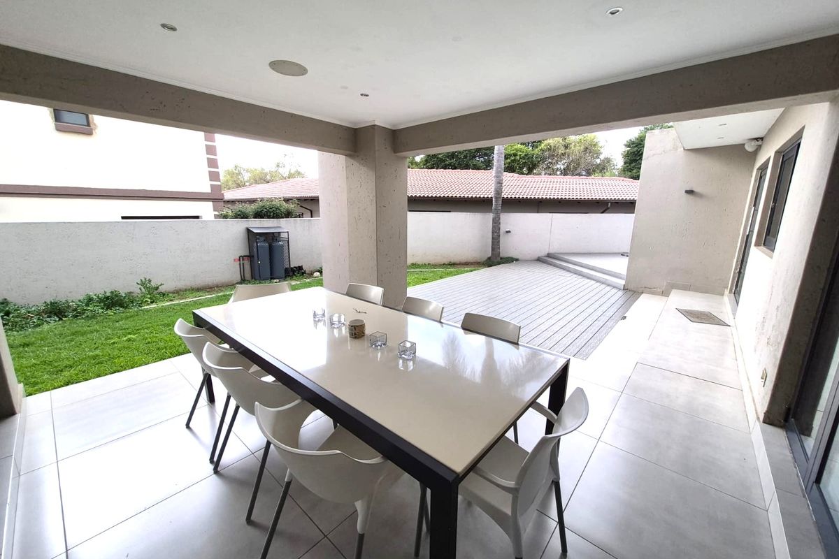 Sophisticated Estate Living! - Photo 3