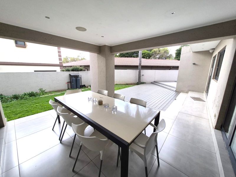 Sophisticated Estate Living! - Photo 3