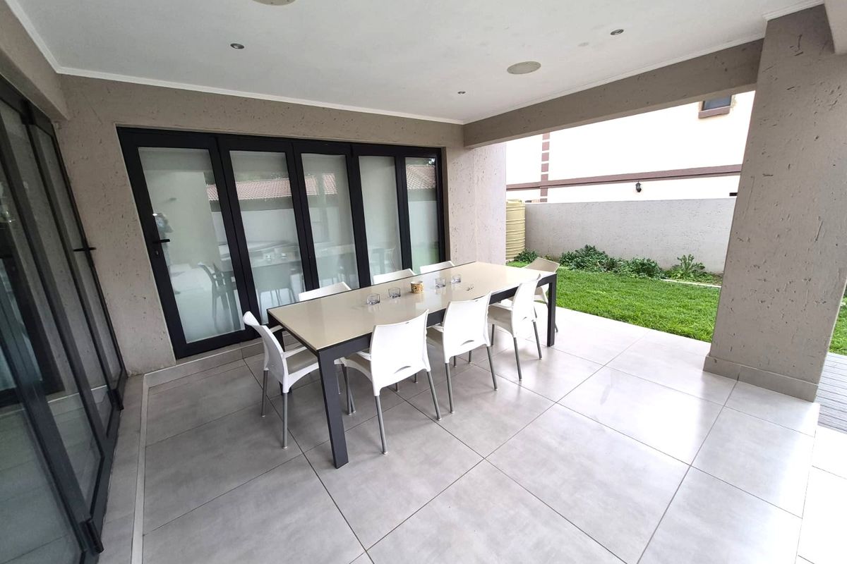 Sophisticated Estate Living! - Photo 4