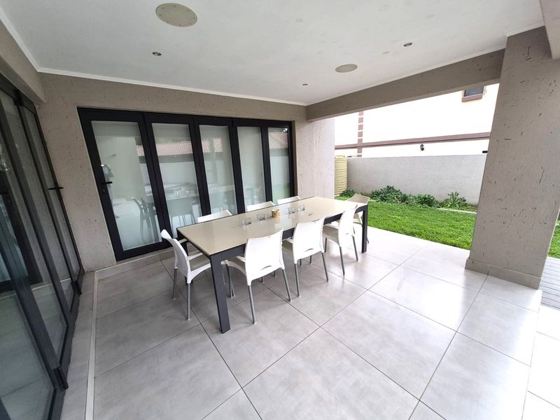 Sophisticated Estate Living! - Photo 4