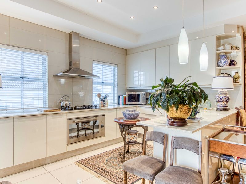 Magnificent Gardens, Table Mountain Sunsets and Timeless Elegance - Photo 8