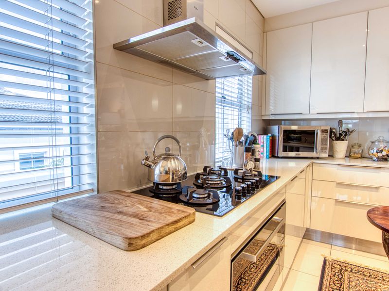 Magnificent Gardens, Table Mountain Sunsets and Timeless Elegance - Photo 9