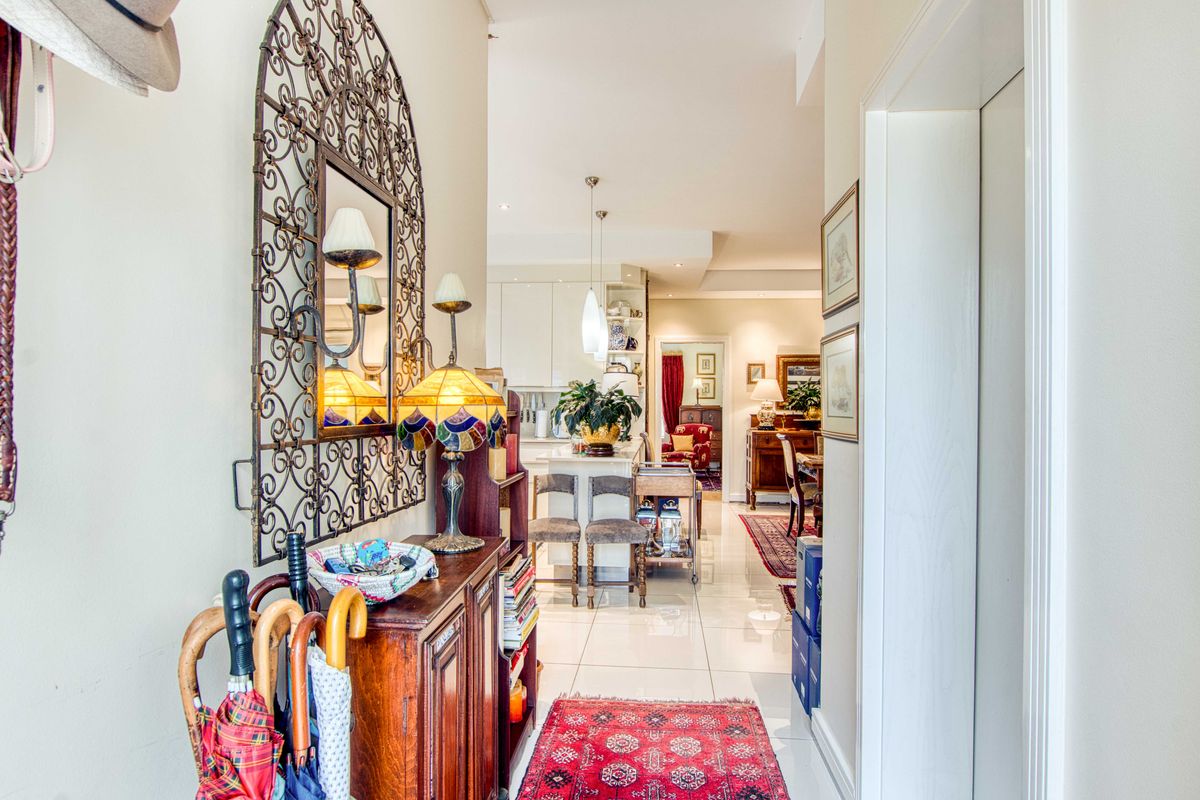 Magnificent Gardens, Table Mountain Sunsets and Timeless Elegance - Photo 5