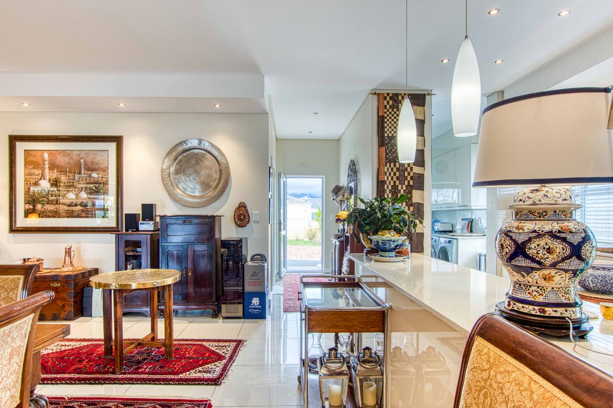 Magnificent Gardens, Table Mountain Sunsets and Timeless Elegance - Photo 4
