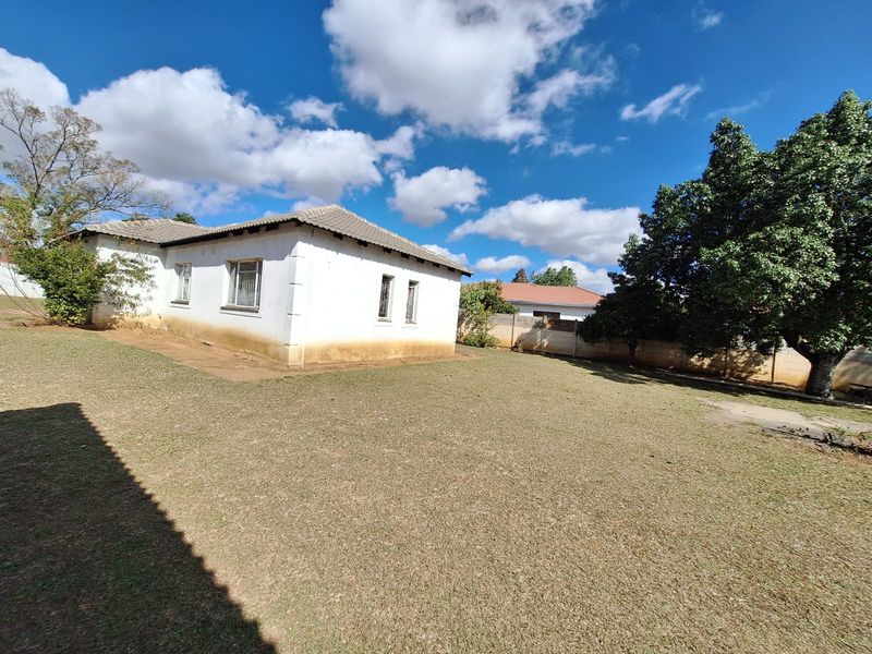 Freestanding Rental Monthly In Newcastle - Photo 2