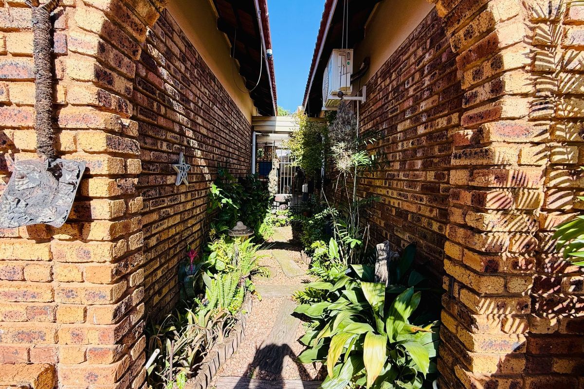 Well-Maintained Family Home with Excellent Extras - Photo 3