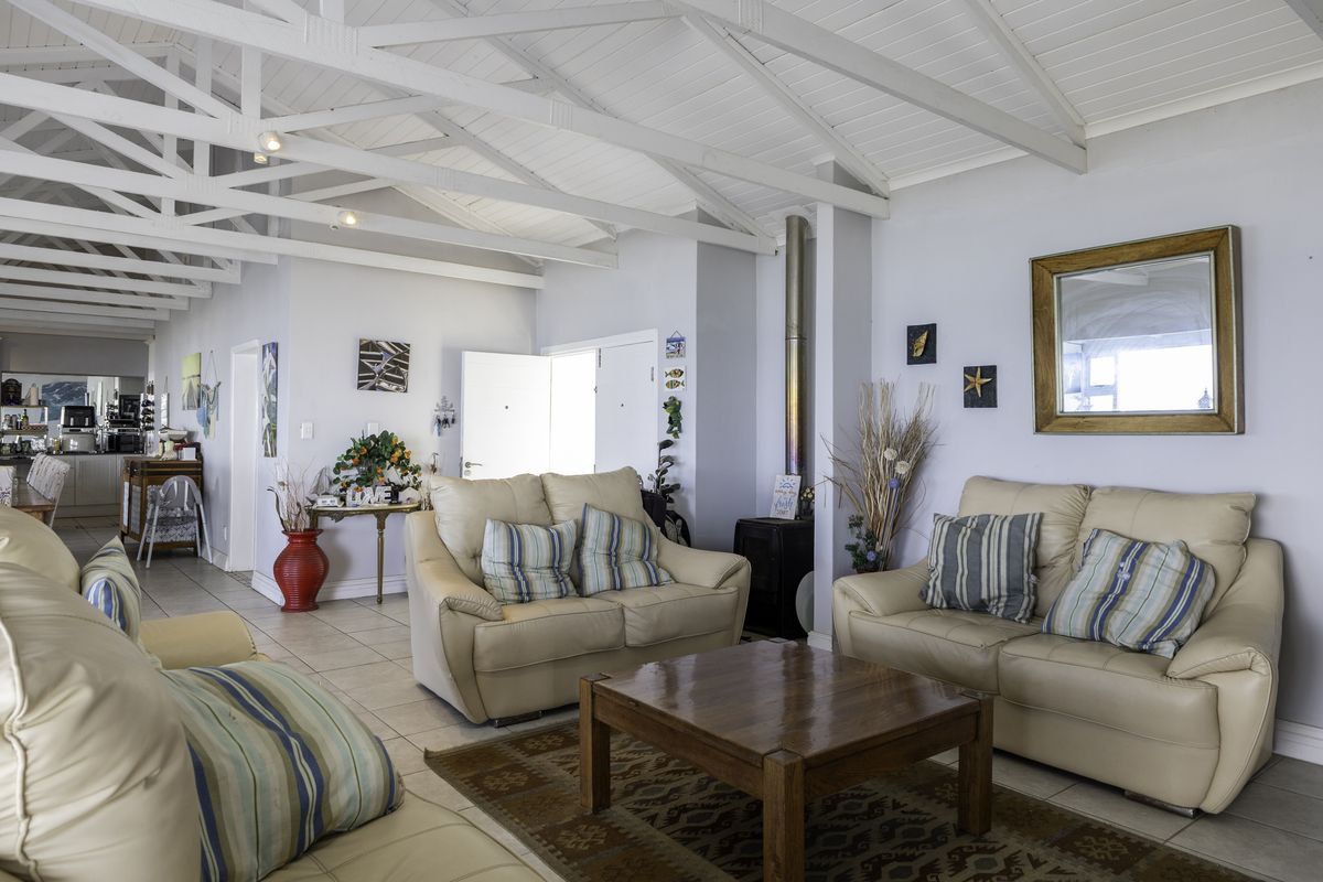 Dual Living Coastal Retreat with Incredible Views in Port Alfred - Photo 4