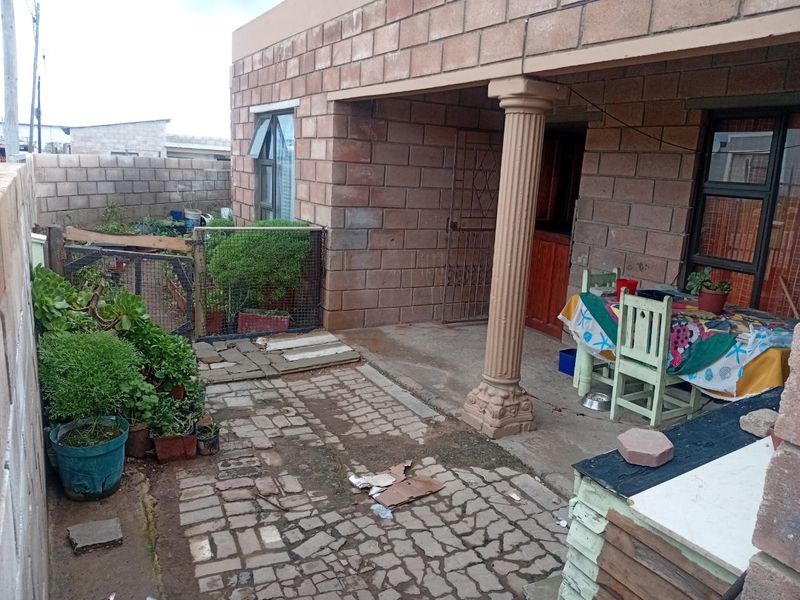 House For Sale In Mossel Bay - Photo 2