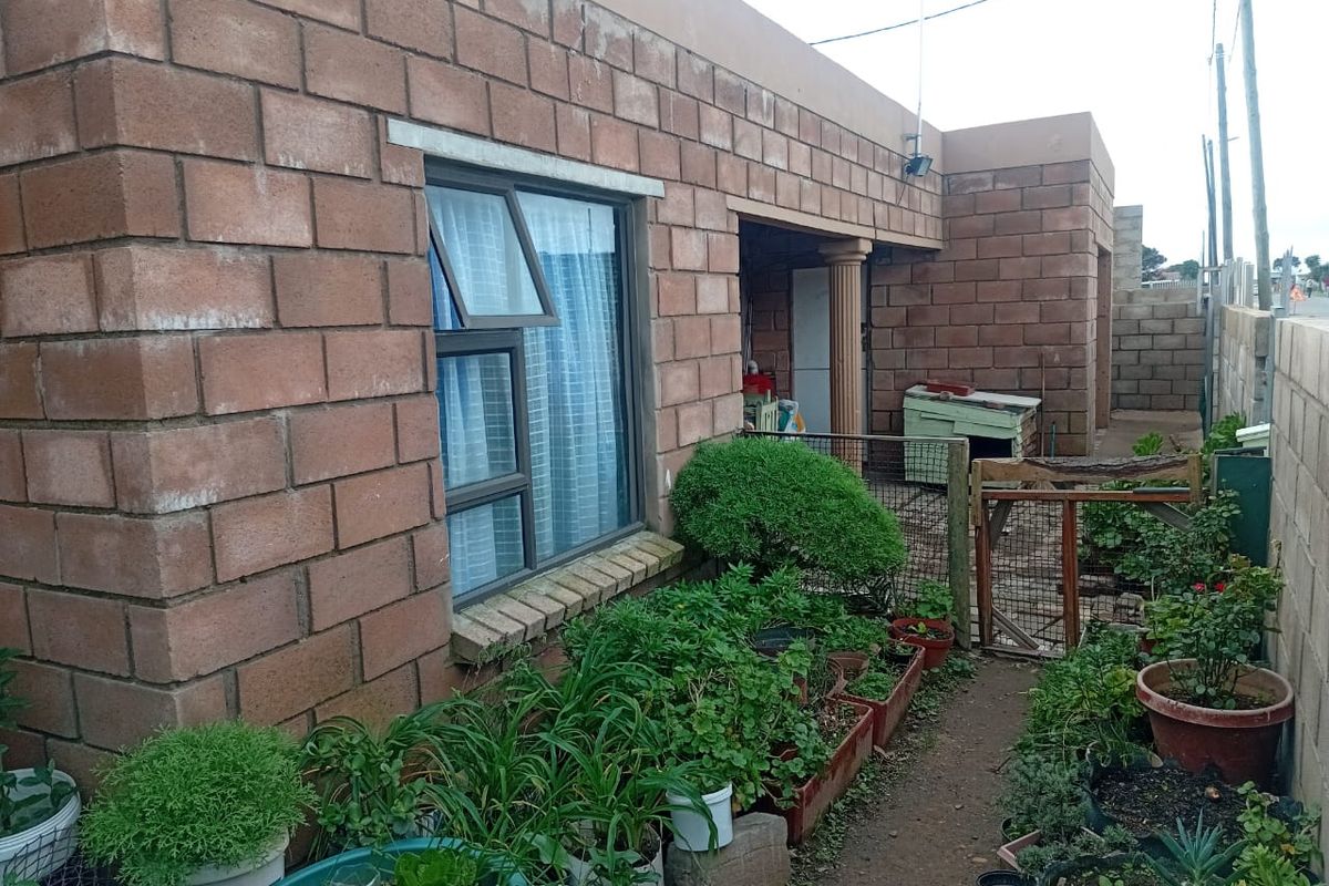 House For Sale In Mossel Bay - Photo 3
