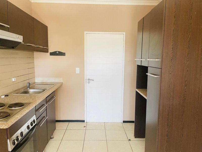 Modern Apartment - Priced to Sell Fast - Photo 2