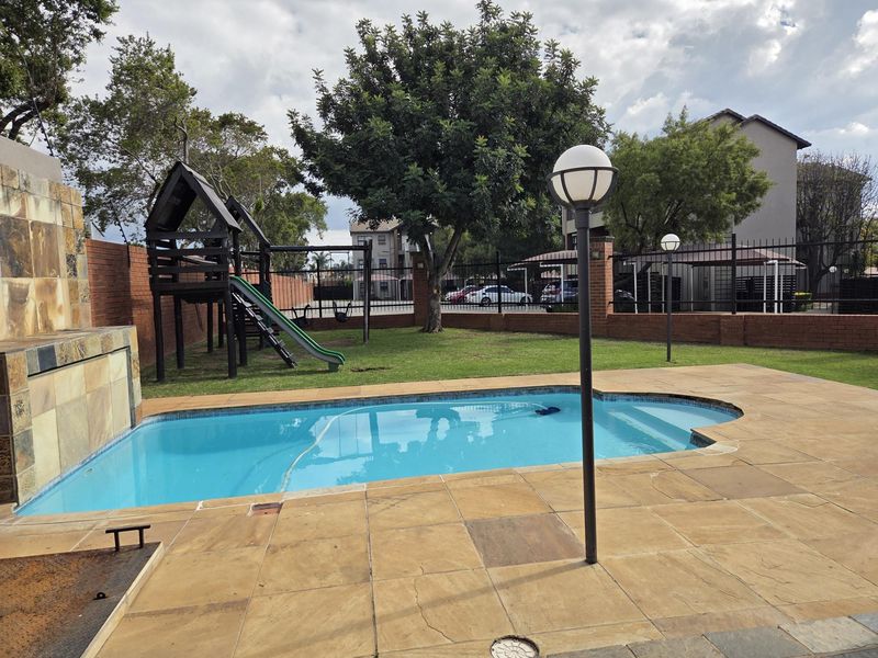 Modern Apartment - Priced to Sell Fast - Photo 9