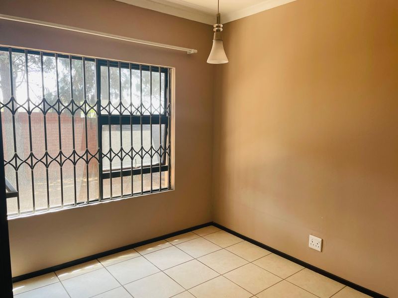 Modern Apartment - Priced to Sell Fast - Photo 5
