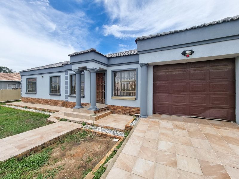 Spacious 3-Bedroom Family Home for Sale in Cosmo City - Photo 1