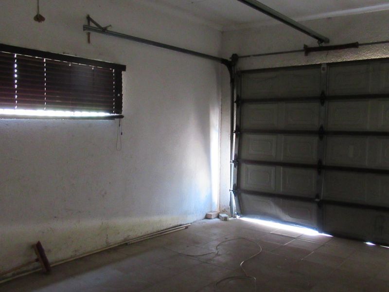 Spacious 3-Bedroom Family Home for Sale in Cosmo City - Photo 9