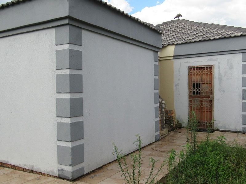 Spacious 3-Bedroom Family Home for Sale in Cosmo City - Photo 7