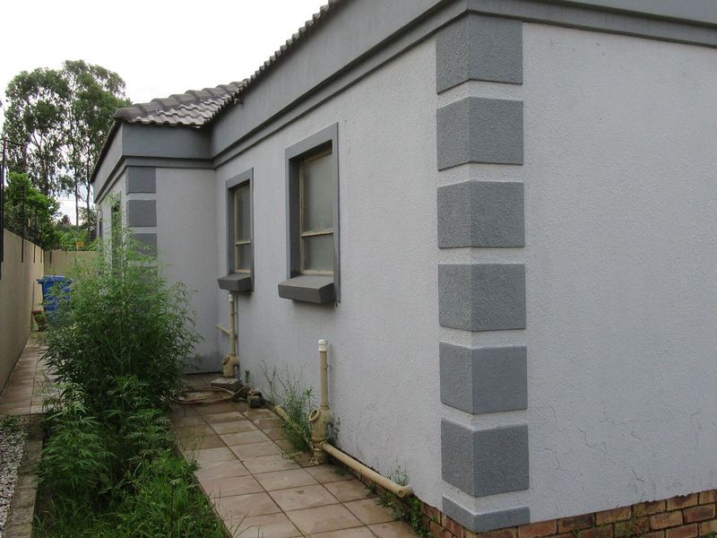 Spacious 3-Bedroom Family Home for Sale in Cosmo City - Photo 6