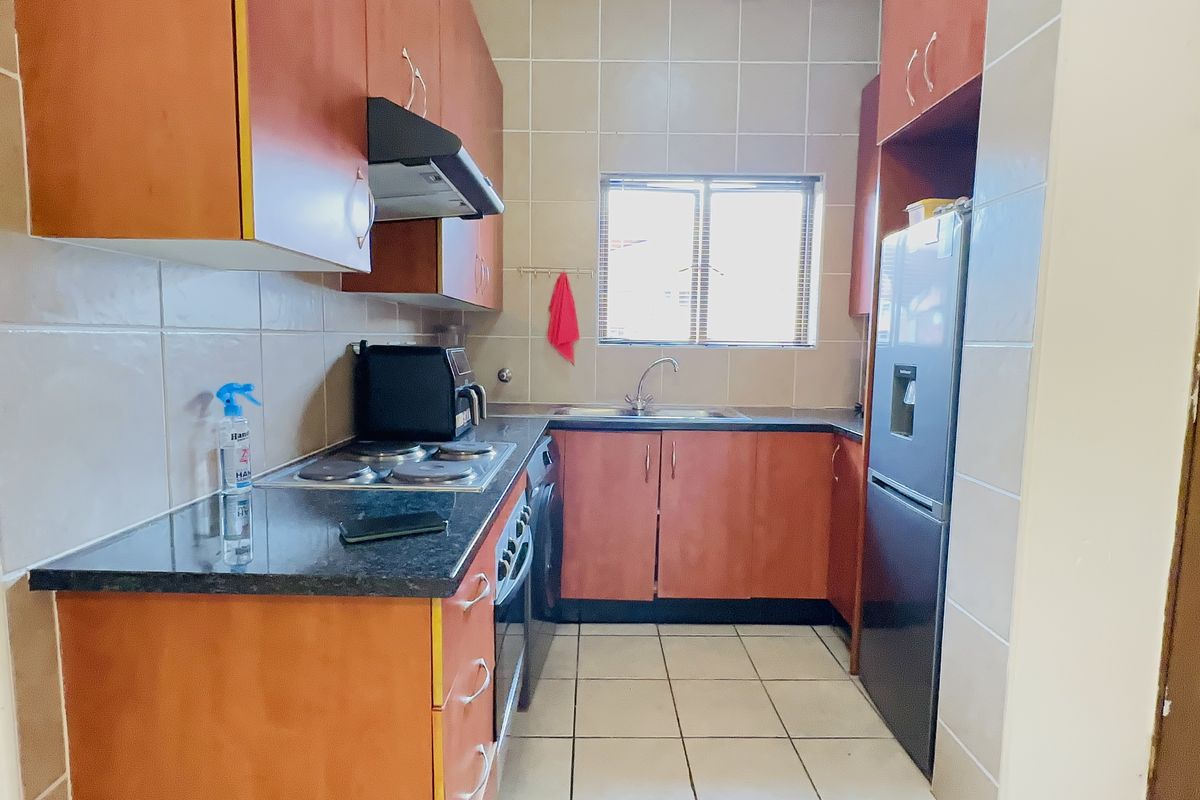Ground Floor Unit in Secure Helderwyk Estate – Majuba Mews - Photo 5
