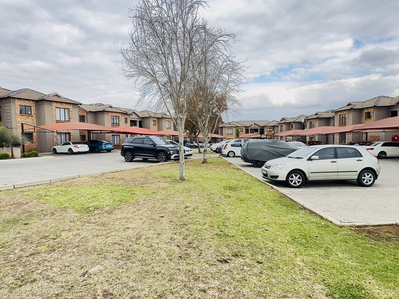 Ground Floor Unit in Secure Helderwyk Estate – Majuba Mews - Photo 1