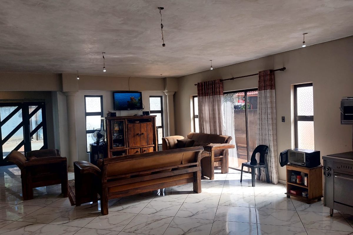 Experience luxury living in this magnificent double-storey home, designed with space and comfort. - Photo 4