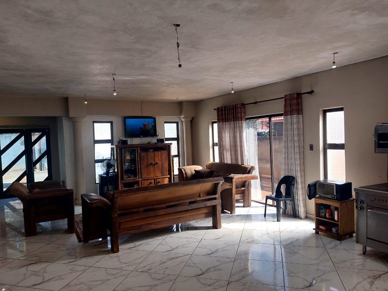 Experience luxury living in this magnificent double-storey home, designed with space and comfort. - Photo 4