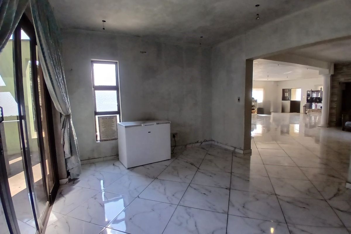 Experience luxury living in this magnificent double-storey home, designed with space and comfort. - Photo 5
