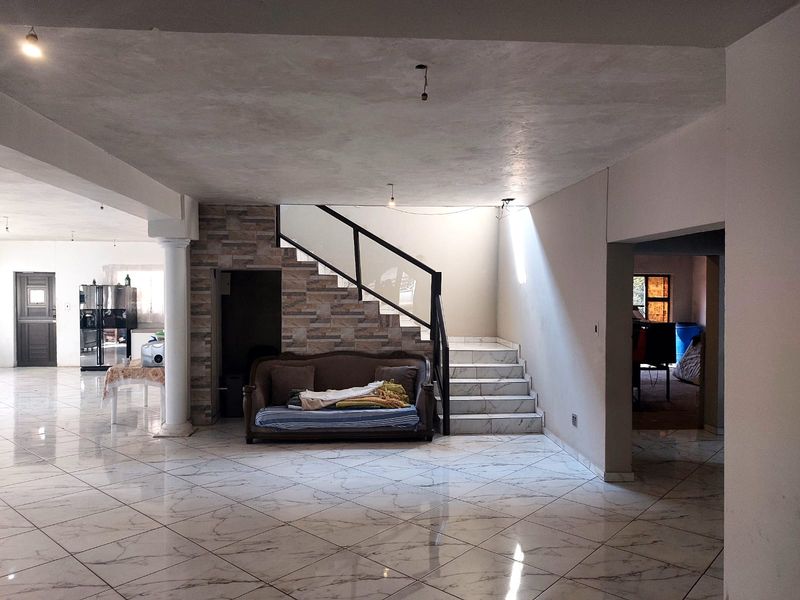 Experience luxury living in this magnificent double-storey home, designed with space and comfort. - Photo 7
