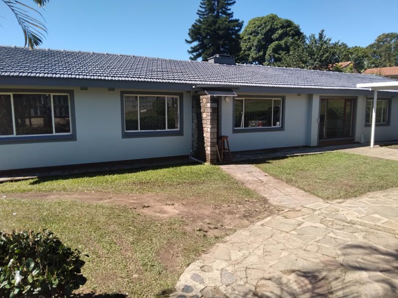 Spacious 4 Bedroom Conveniently Located - Photo 1