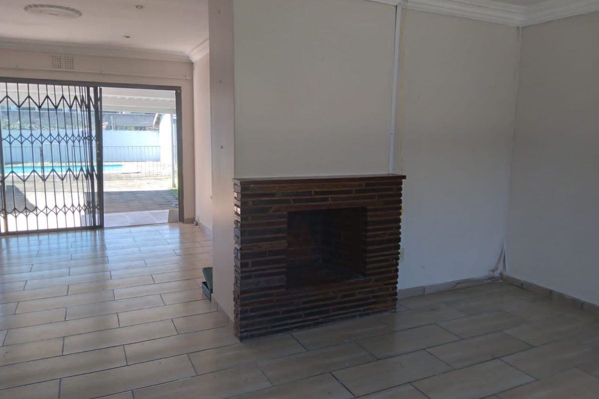 Spacious 4 Bedroom Conveniently Located - Photo 3