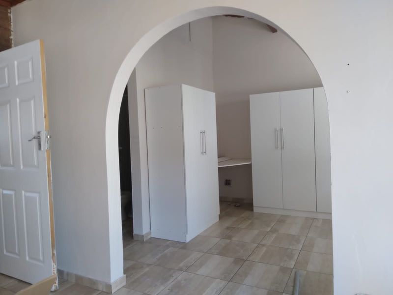 Spacious 4 Bedroom Conveniently Located - Photo 7