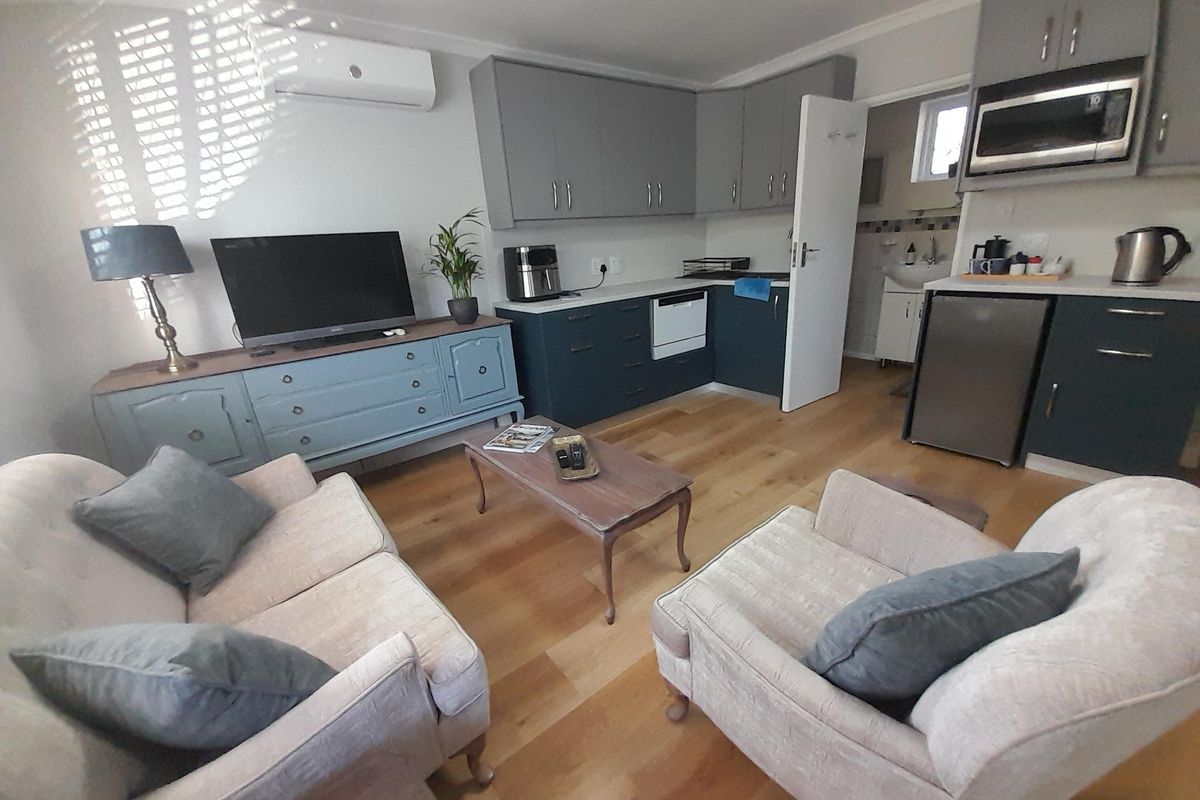 Pinelands Garden Cottage One Bedroom furnished - Photo 5