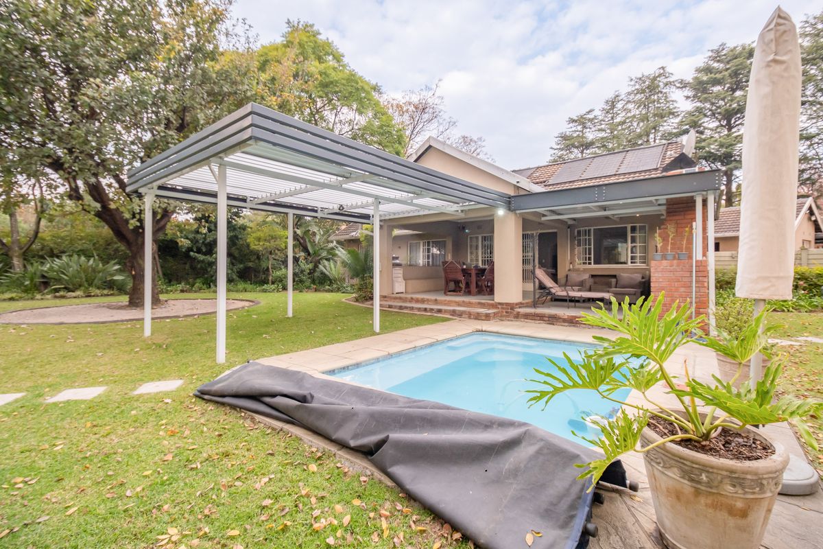 Spacious 3-Bedroom Family Home for Sale in Fourways | Large 1,800m2 Stand - Photo 2