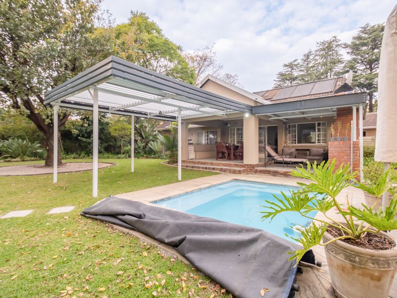 Spacious 3-Bedroom Family Home for Sale in Fourways | Large 1,800m2 Stand - Photo 2