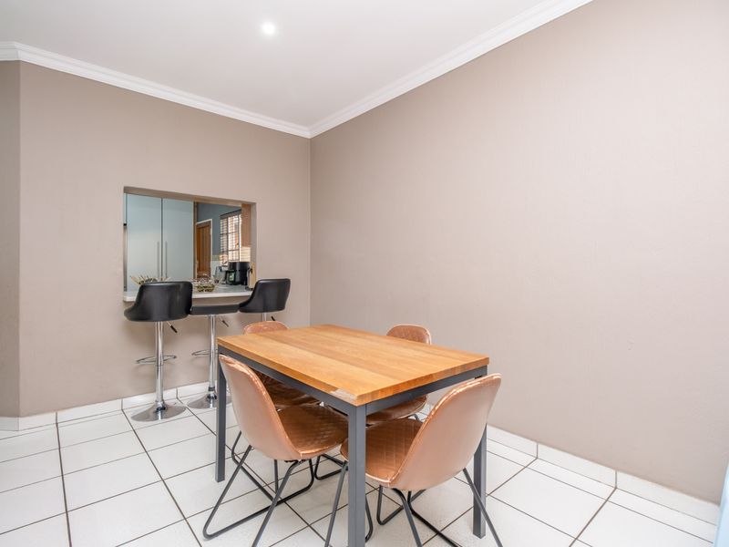 Spacious 3-Bedroom Family Home for Sale in Fourways | Large 1,800m2 Stand - Photo 8