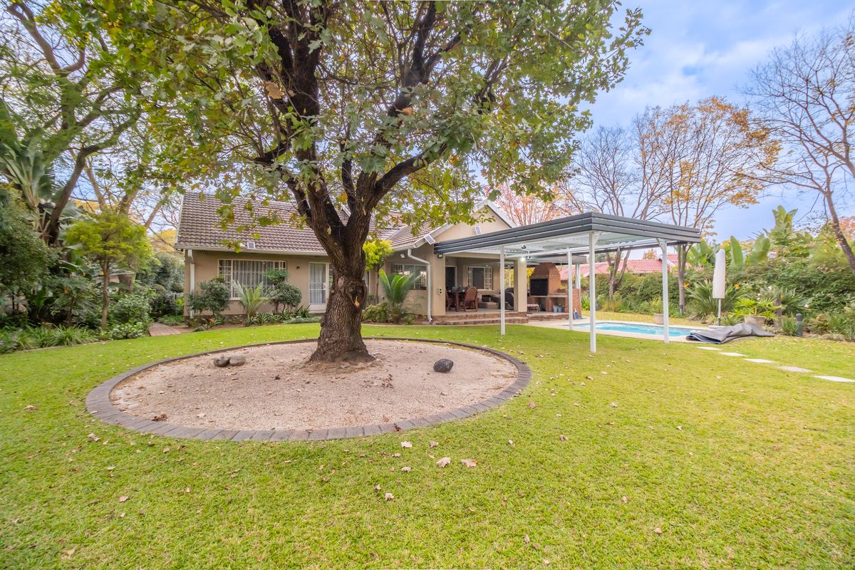 Spacious 3-Bedroom Family Home for Sale in Fourways | Large 1,800m2 Stand - Photo 5