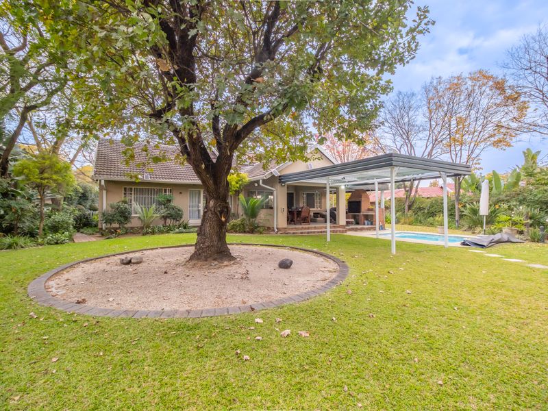 Spacious 3-Bedroom Family Home for Sale in Fourways | Large 1,800m2 Stand - Photo 5