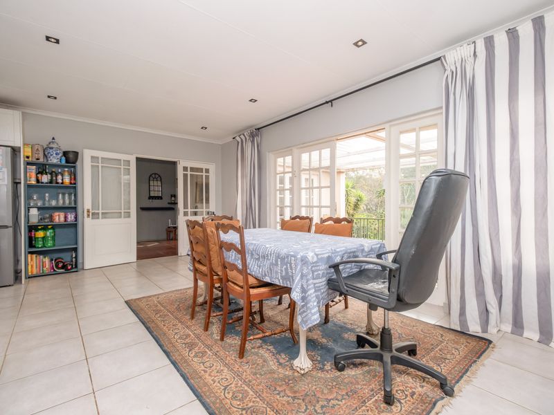 Spacious 3-Bedroom Family Home with Pool for Sale in Meadowhurst - Photo 3