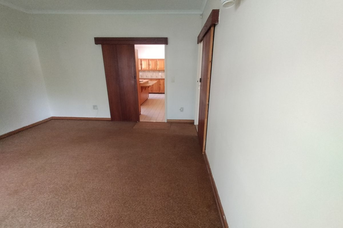 Prime Florauna Property Offering Space, Comfort & Opportunity - Photo 5