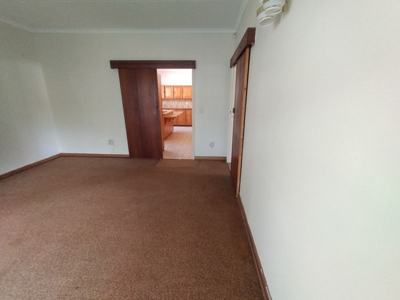 Prime Florauna Property Offering Space, Comfort & Opportunity - Photo 5