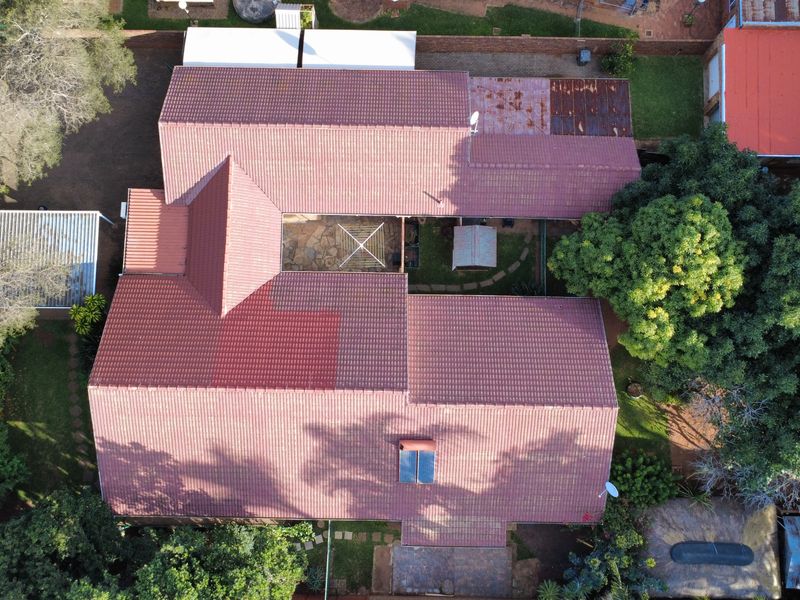Prime Florauna Property Offering Space, Comfort & Opportunity - Photo 1