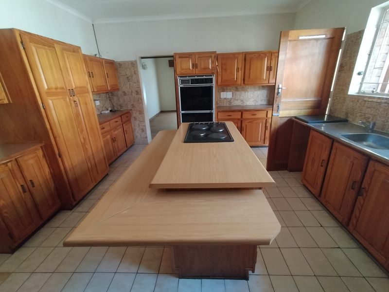 Prime Florauna Property Offering Space, Comfort & Opportunity - Photo 7