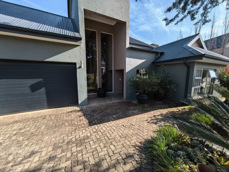 Amazing off the grid residence for Sale in Vaal De Grace Golf Estate - Photo 3
