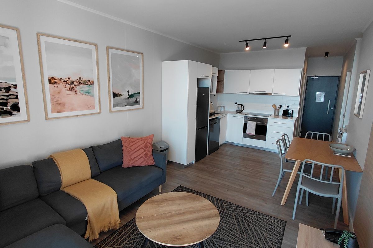 Location, Location, Luxury - Photo 3