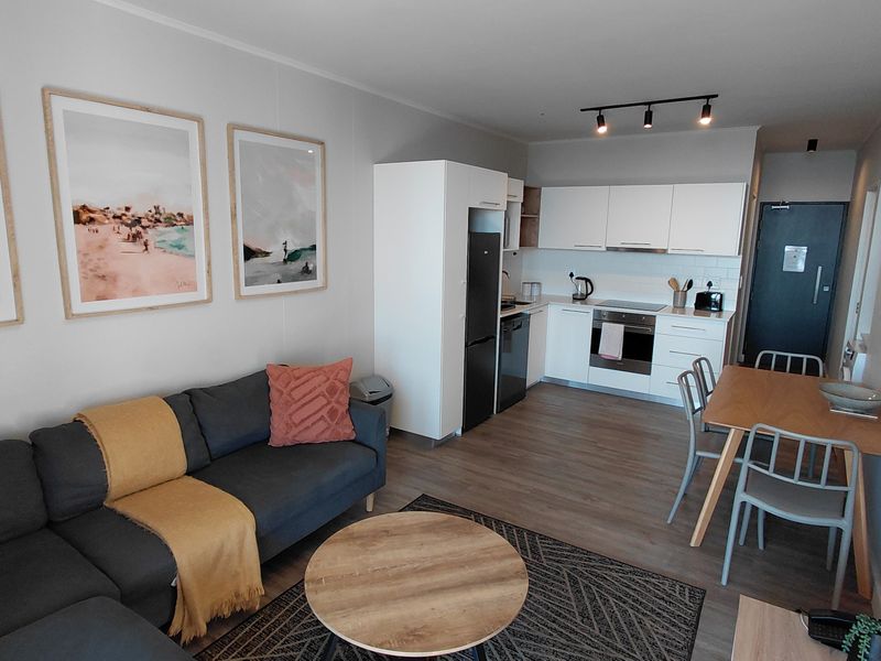 Location, Location, Luxury - Photo 3