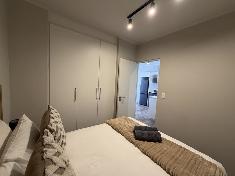 Location, Lifestyle, Luxury - Photo 8