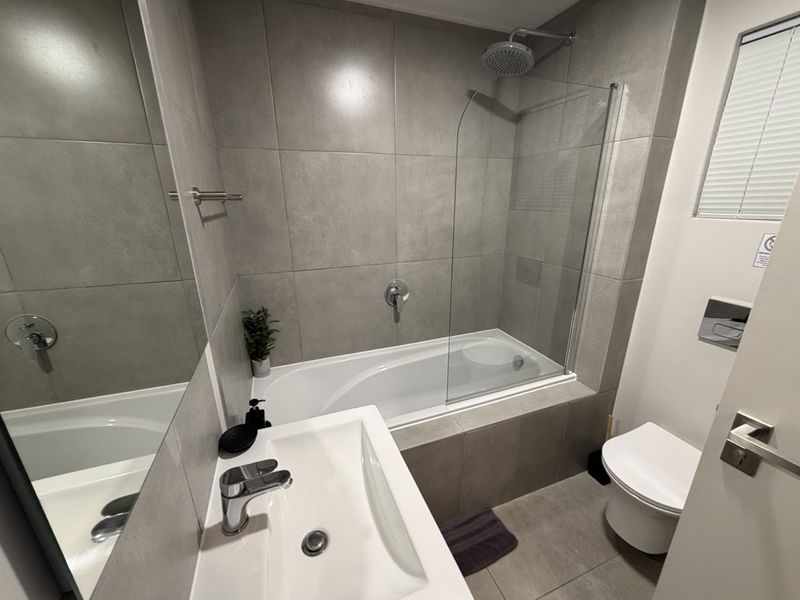 Location, Lifestyle, Luxury - Photo 6